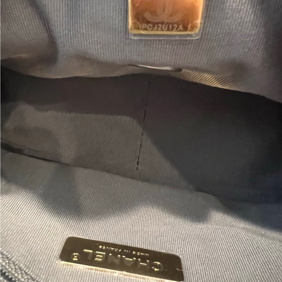 Chanel 19 small in light gray - Picture 9 of 10